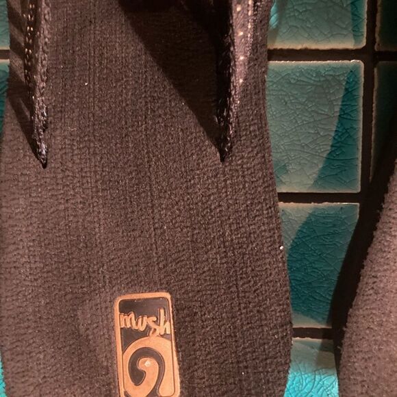 Teva Mush Brown Thong Sandals - Picture 3 of 8